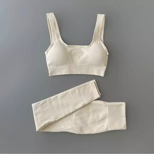 Seamless workout set in cream